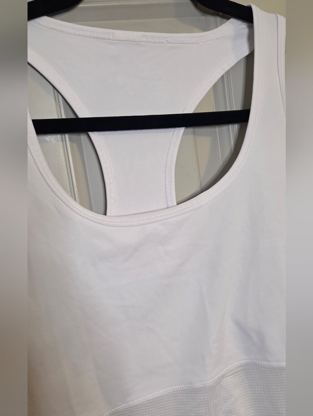 Fabletics - White Racerback Tank Top With Adjustable Sides - Picture 4 of 6